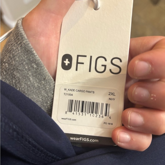 Women’s Navy Kade Cargo Scrub Pants 2XL
Never worn new with tags - Picture 2 of 2